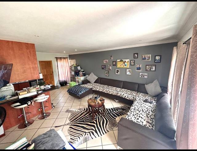 2 BEDROOM TOWNHOUSE FOR SALE IN ANNLIN